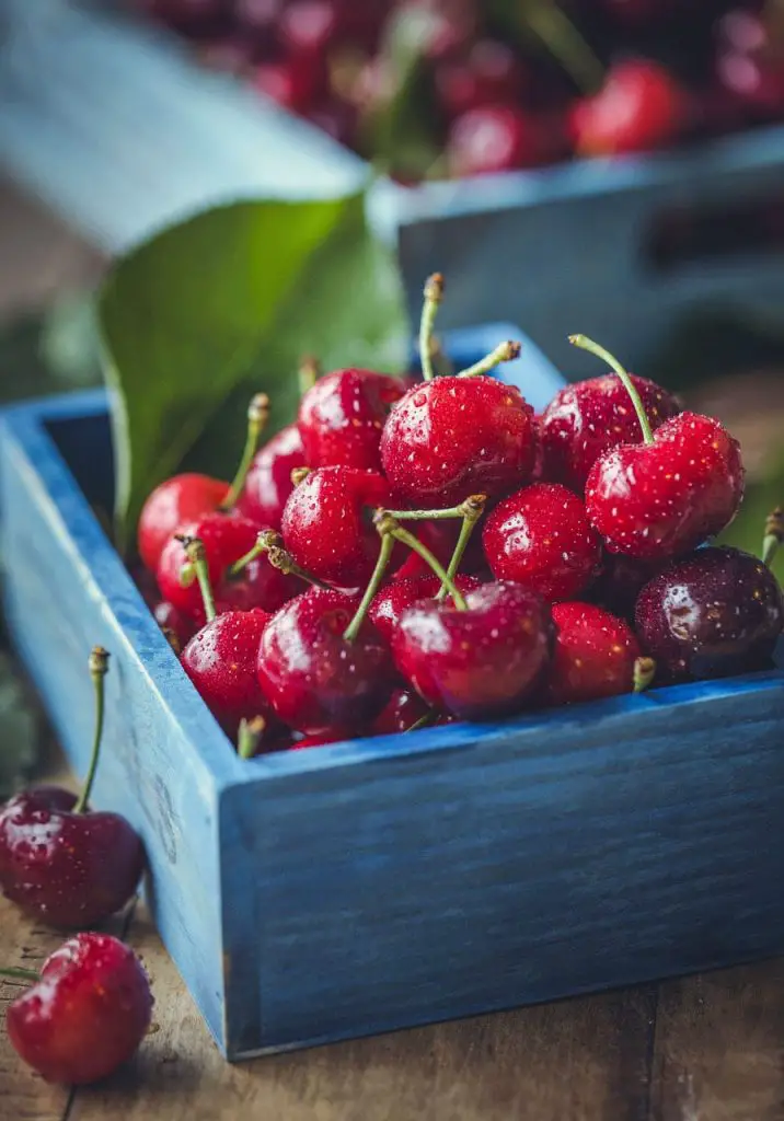 Cherry is one of the most valuable natural medicine in nature. It will play a major role in detoxification of the kidneys