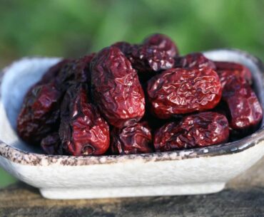 eating red dates for women