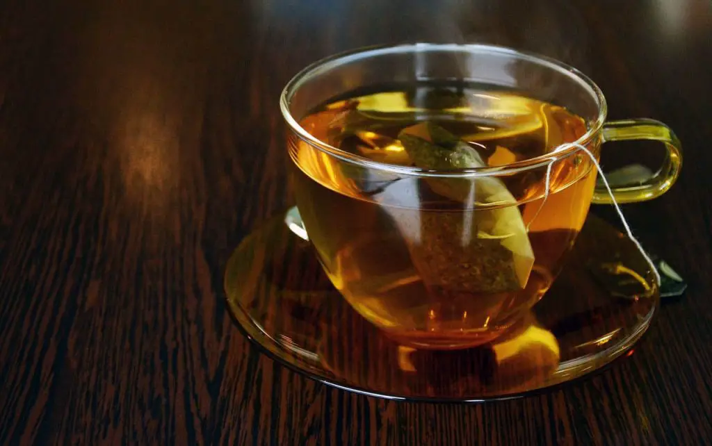 Tea is rich in polyphenols, polysaccharides and vitamin C. The key is to it can speed up the disposal of toxins