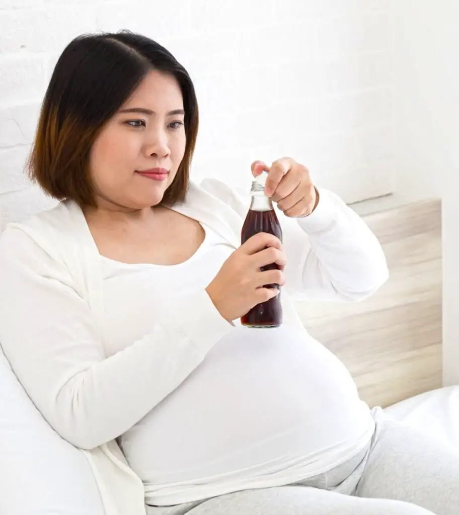 Pregnant mother drinking carbonated beverages