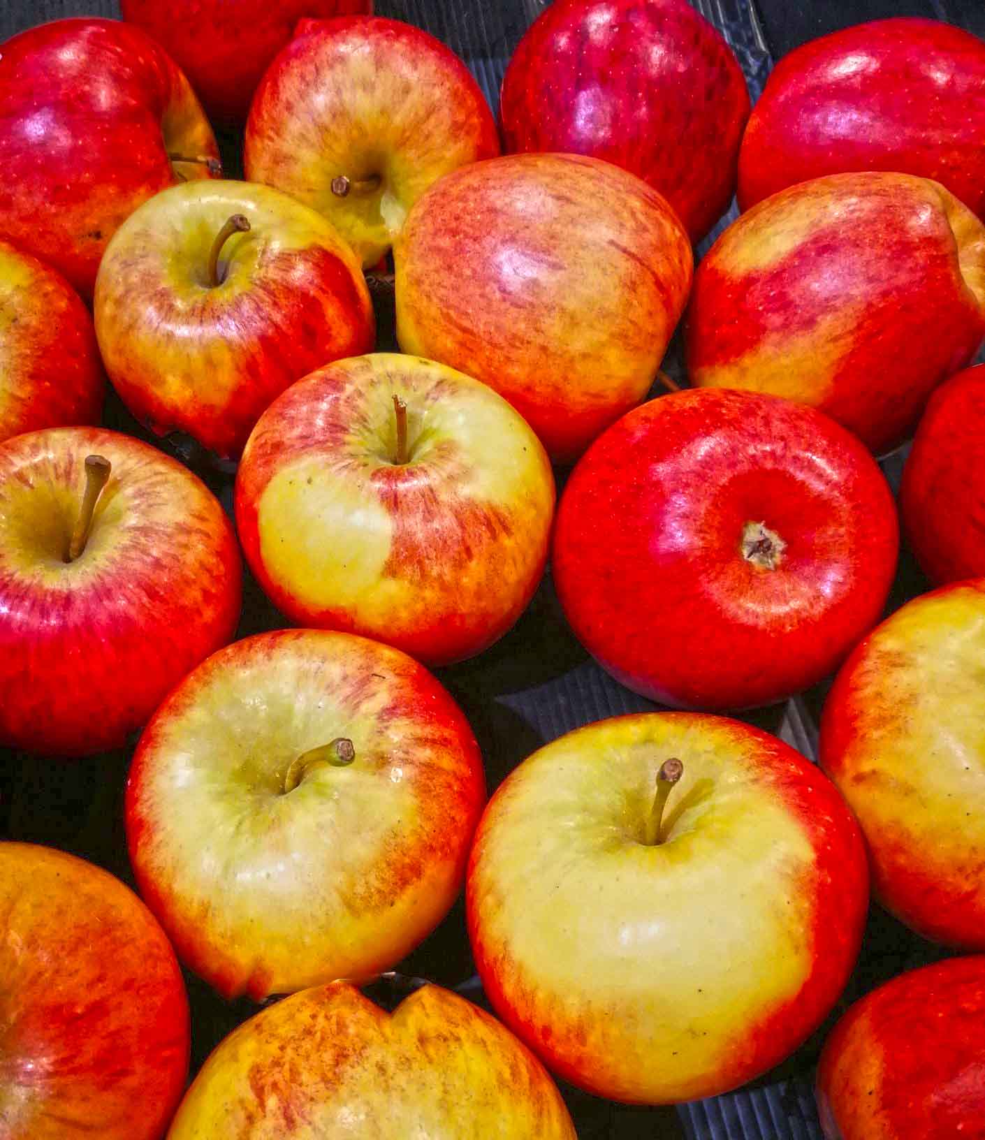 What Food Is Best To Eat With Empty Stomach In Morning 3 Red apples