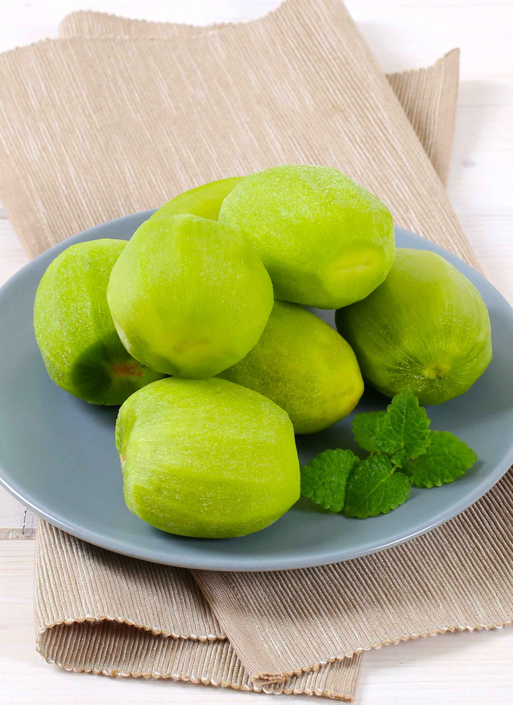 Peeled kiwis on a plate