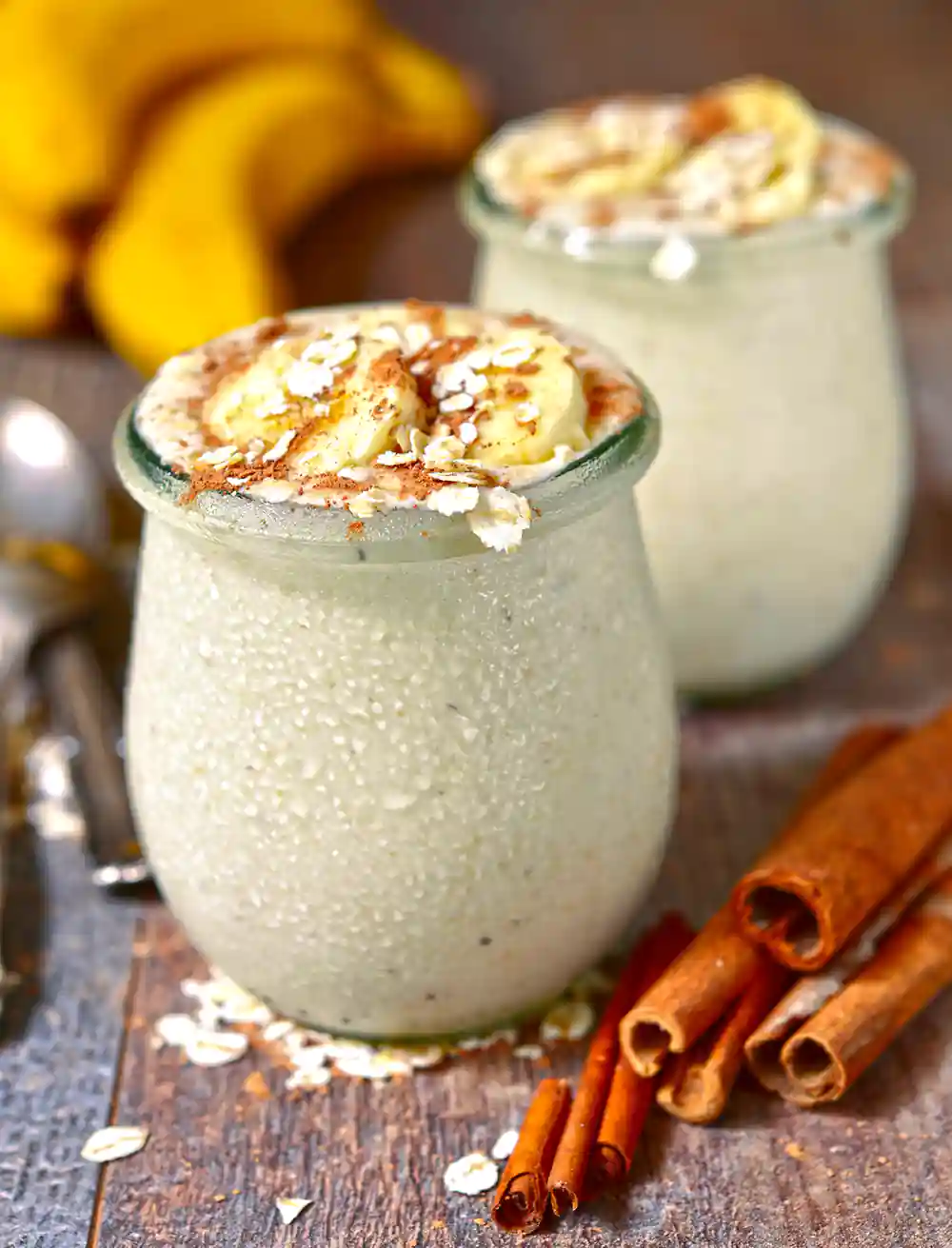 Banana smoothie with oats